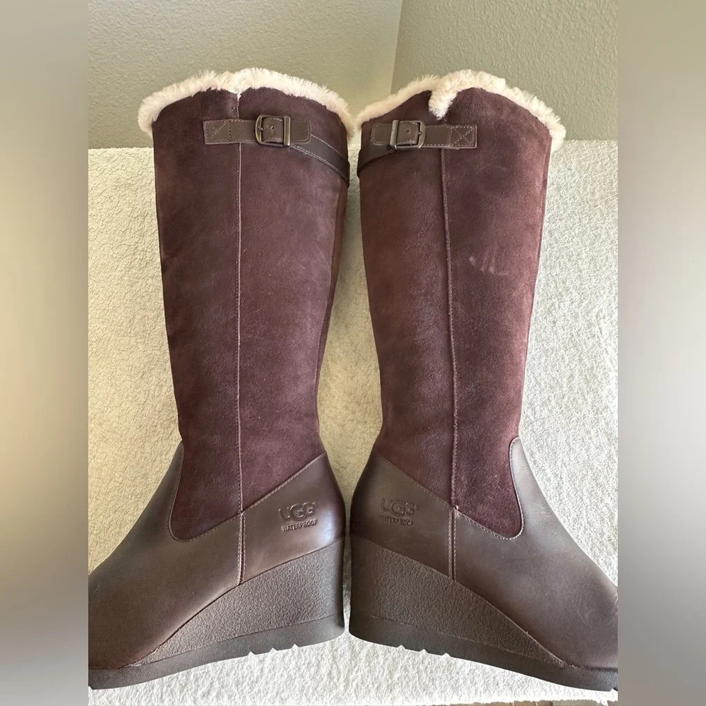 UGG wedge boots‎ Mischa Waterproof Boot size 8 burgundy NWOT